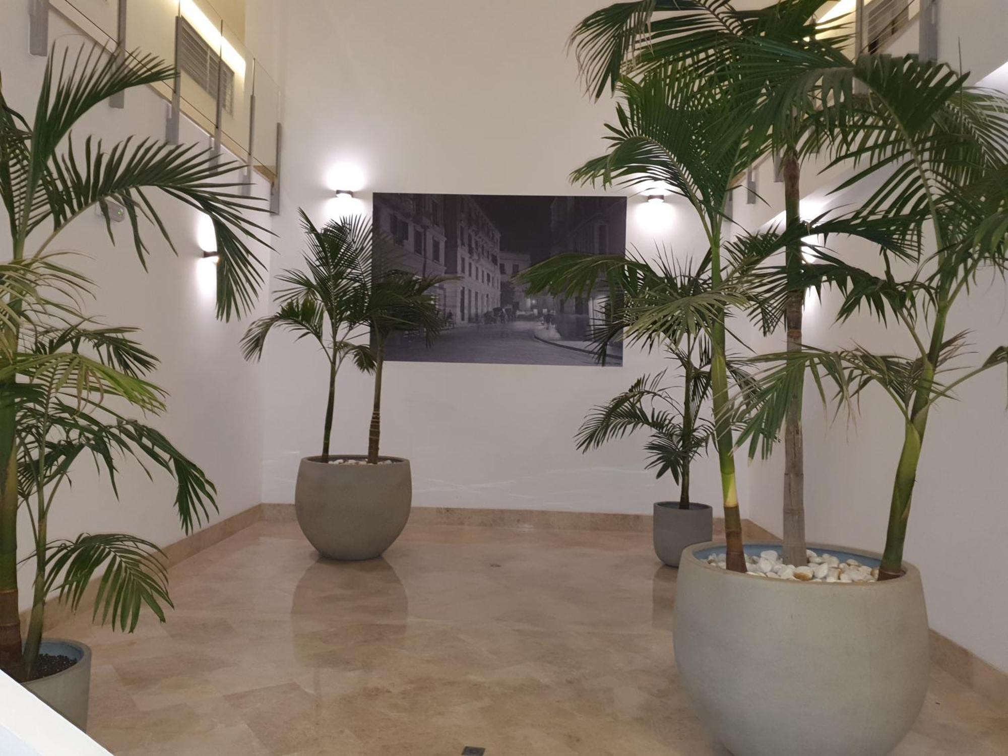 Beautiful Historic Center Apt! Малага Экстерьер фото
